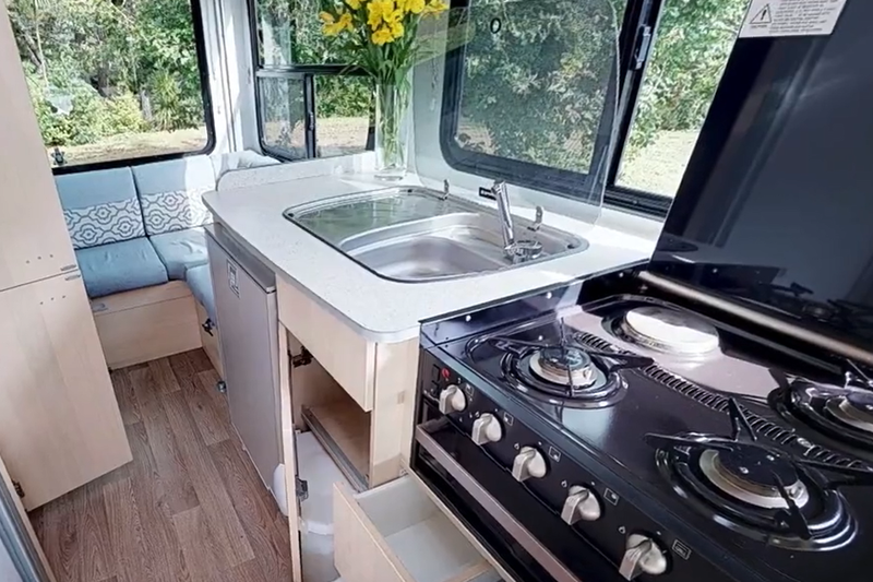 Britz Discovery - 4 Berth | Worldwide Motorhome Holidays