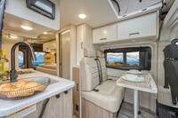 Road Bear Class B (21') - Interior Front