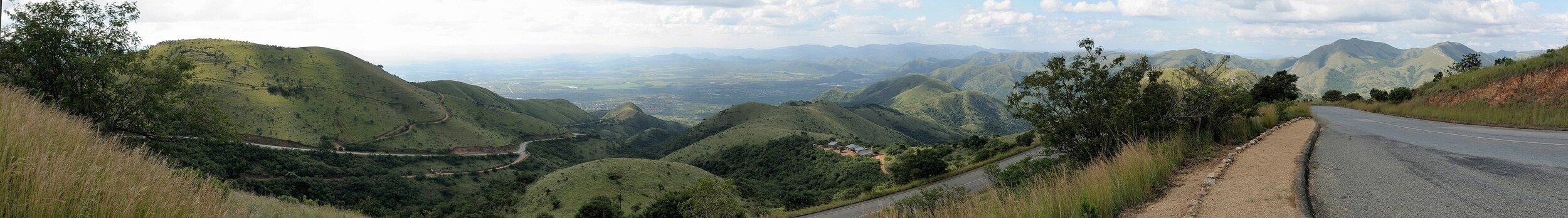 A panoramic photograph of the Makhonjwa Mountains area