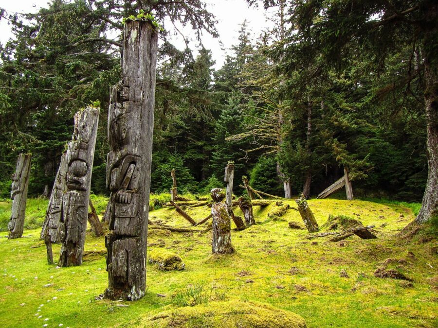 Totem poles of S'G̱ang Gwaay Llanagaay